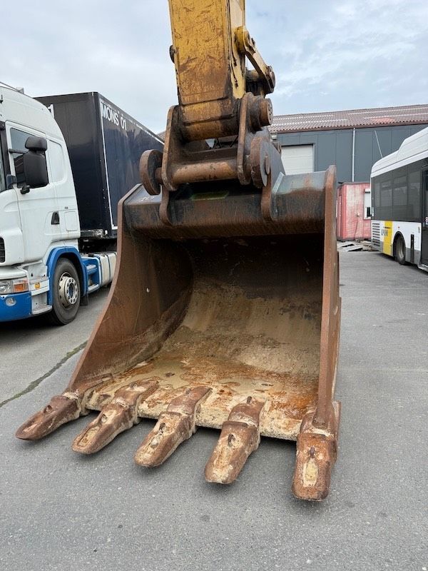 CAT 374 F L