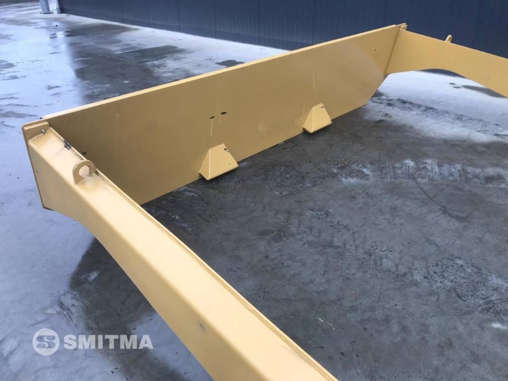 CAT 735B