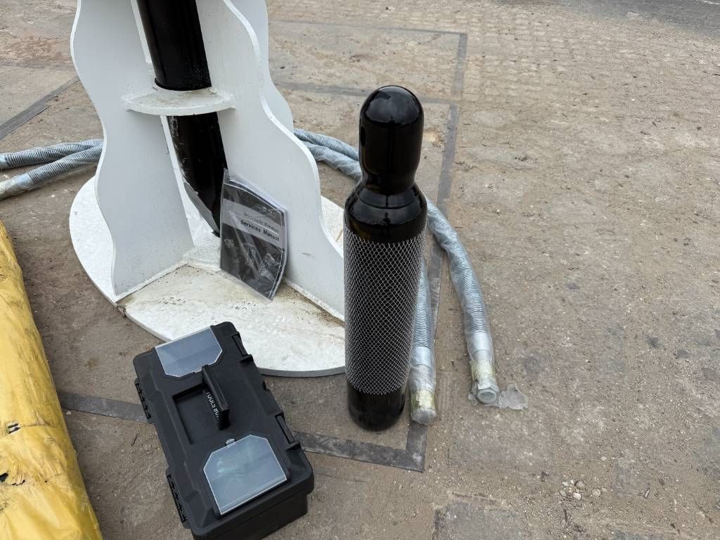 Maxx 3500 Hydraulic Breaker - 40-60 Ton / Brand N
