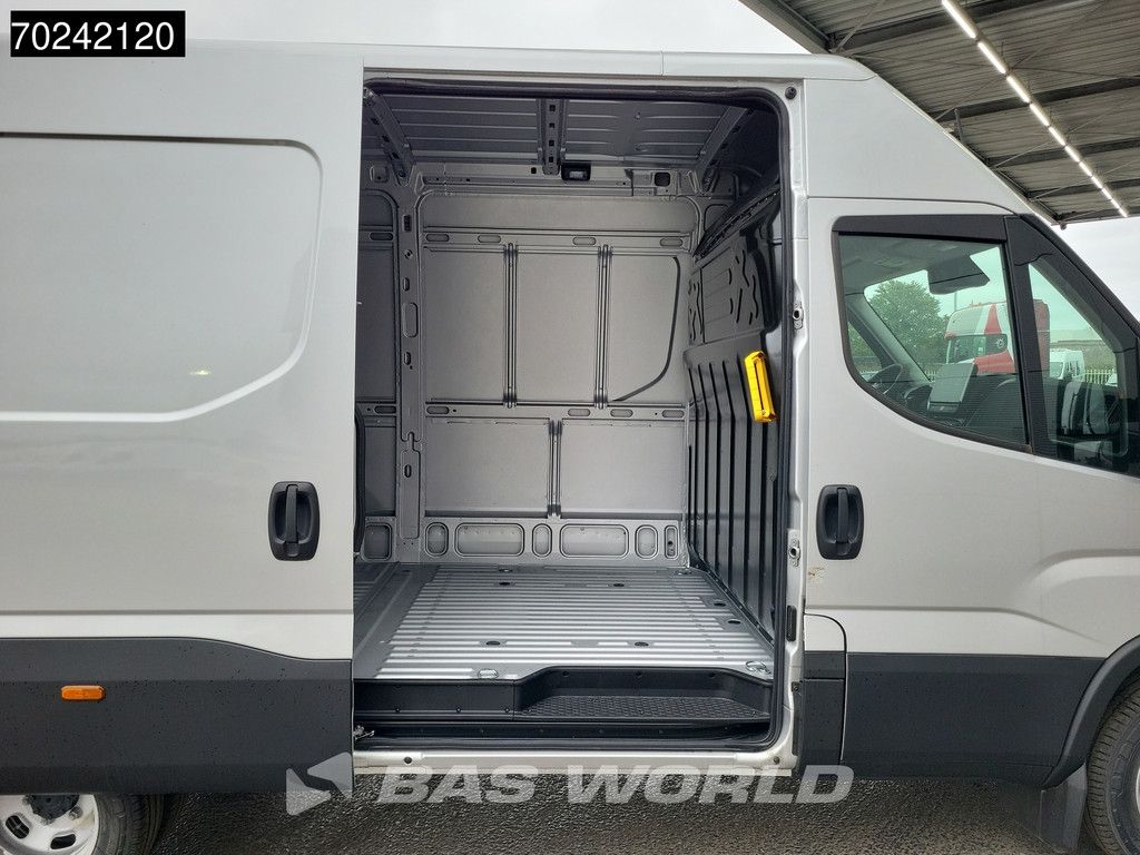 Iveco Daily 35C21 3.0L Automaat 210PK L2H2 Dubbellucht 3,5t Trekgewicht ACC Navi LED Airco Camera Euro6 L2 12m3 A/C