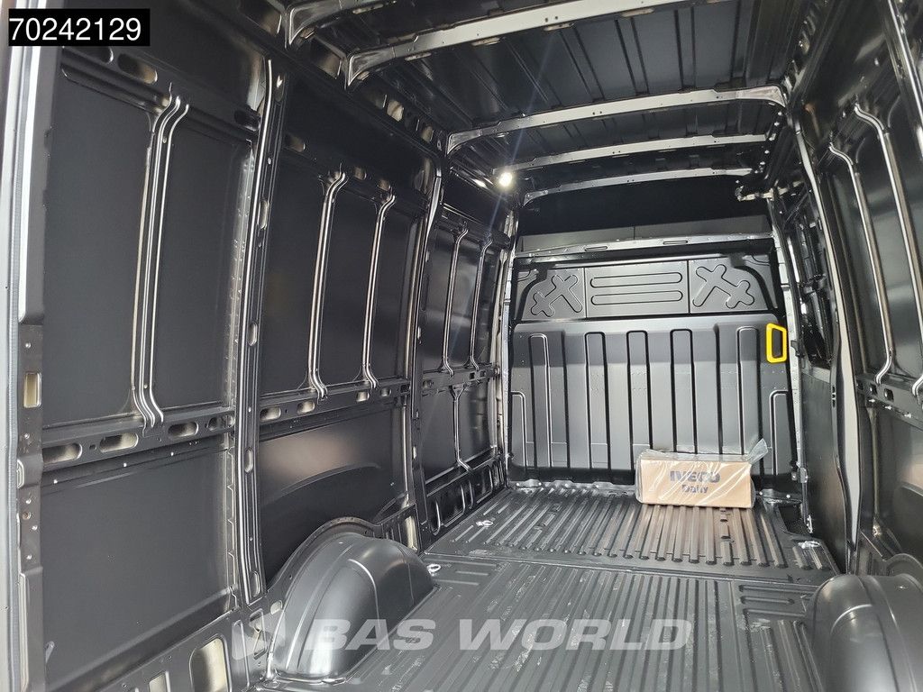 Iveco Daily 35S21 3.0L Automaat L2H2 210PK 2025-Model 3,5t Trekgewicht ACC LED Navi LM-Velgen Camera Euro6 L2 12m3 Klima