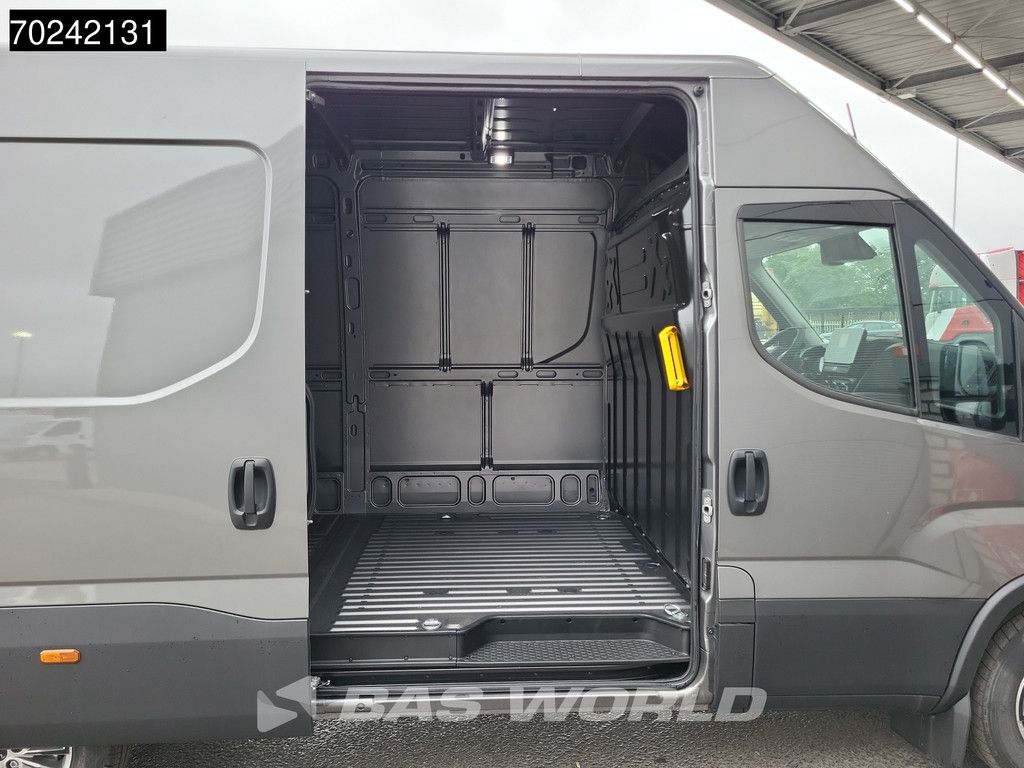 Iveco Daily 35S21 3.0L Automaat L2H2 210PK 2025-Model 3,5t Trekgewicht ACC LED Navi LM-Velgen Camera Euro6 L2 12m3 A/C