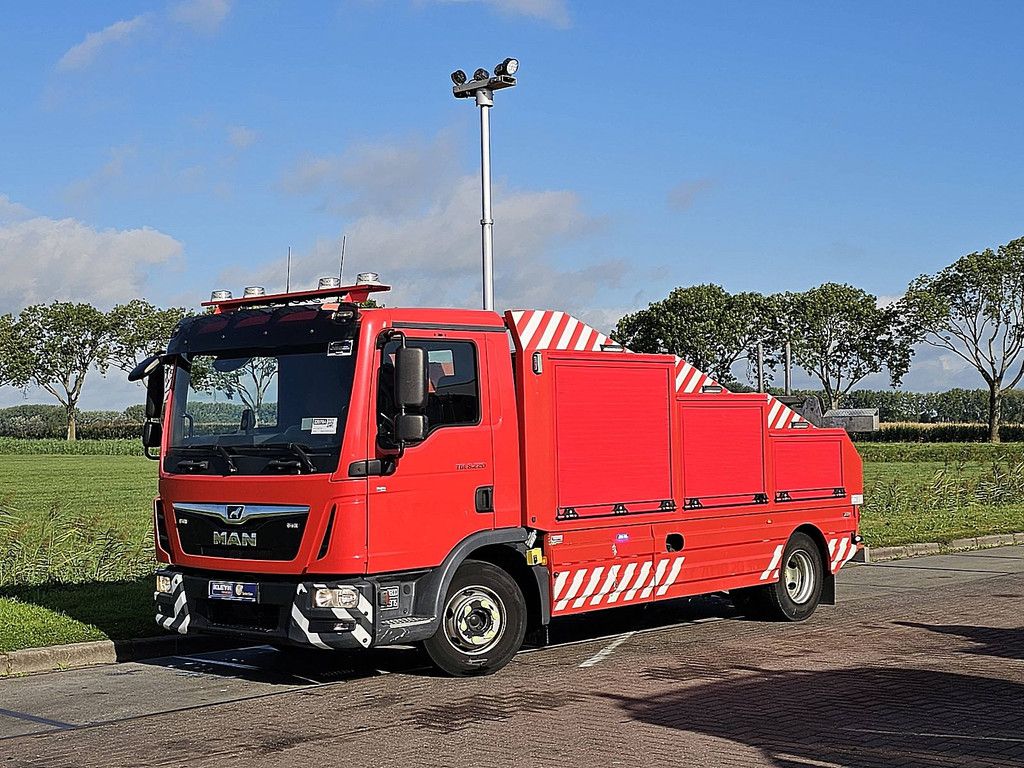 M.A.N. 8.220 TGL bottie lift 8 ton