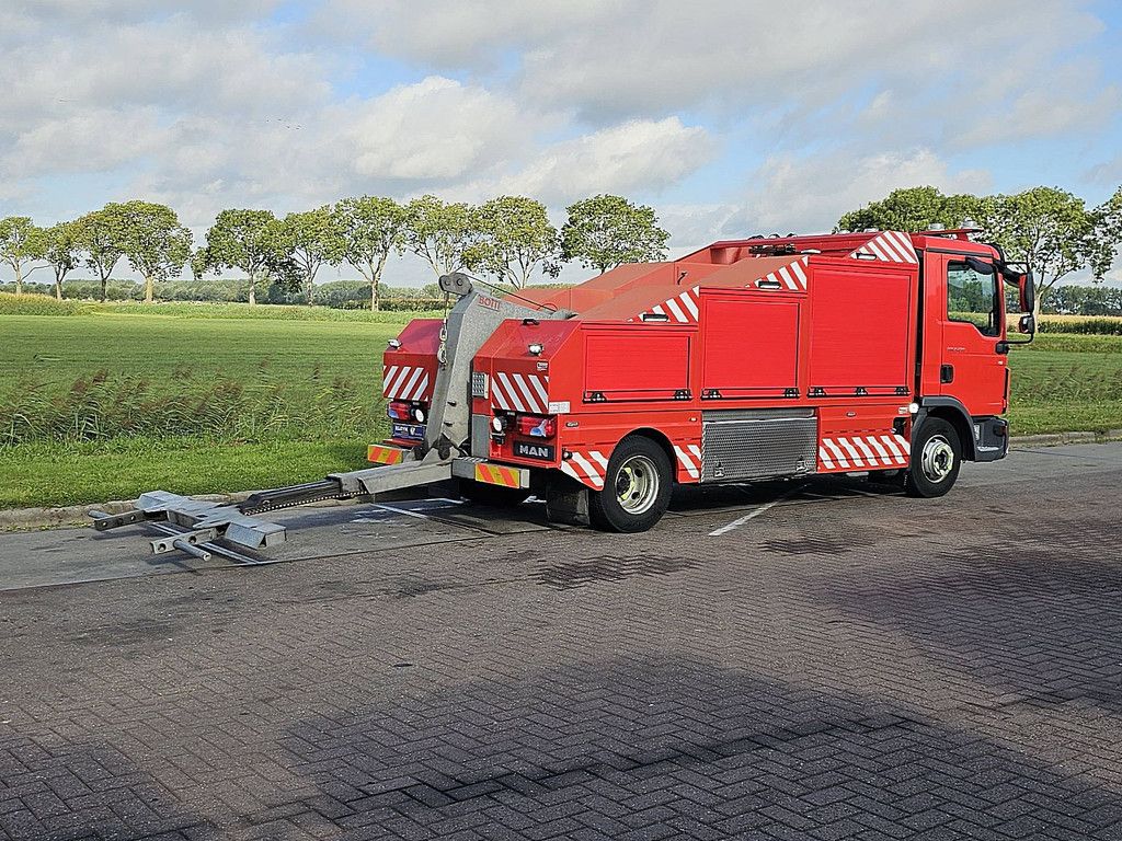 M.A.N. 8.220 TGL bottie lift 8 ton