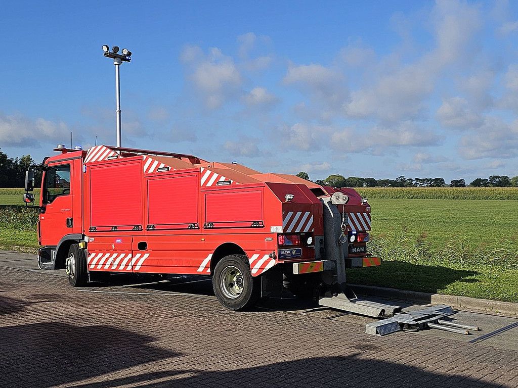 M.A.N. 8.220 TGL bottie lift 8 ton