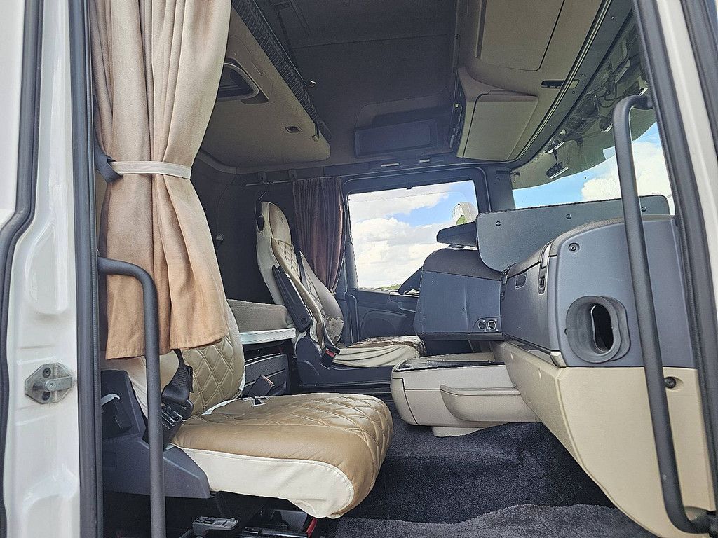 SCANIA R520 v8 show truck