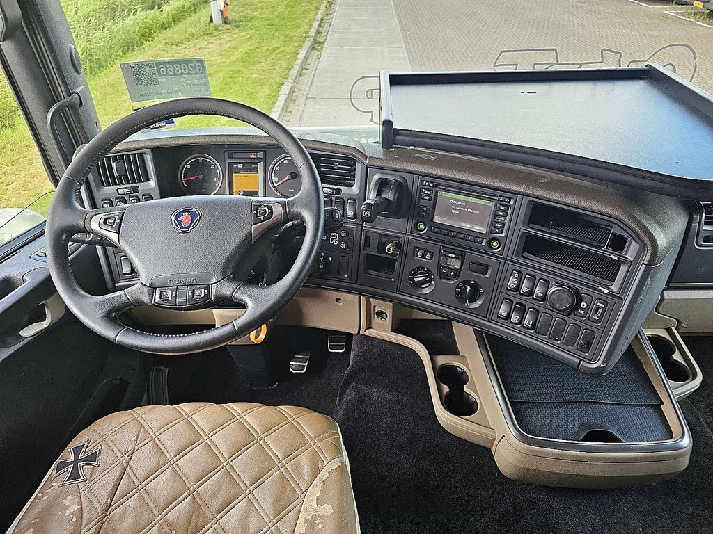 SCANIA R520 v8 show truck