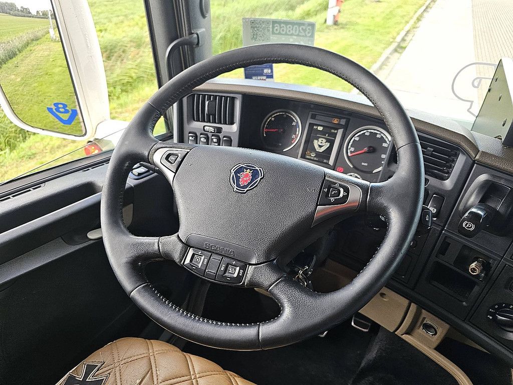 SCANIA R520 v8 show truck