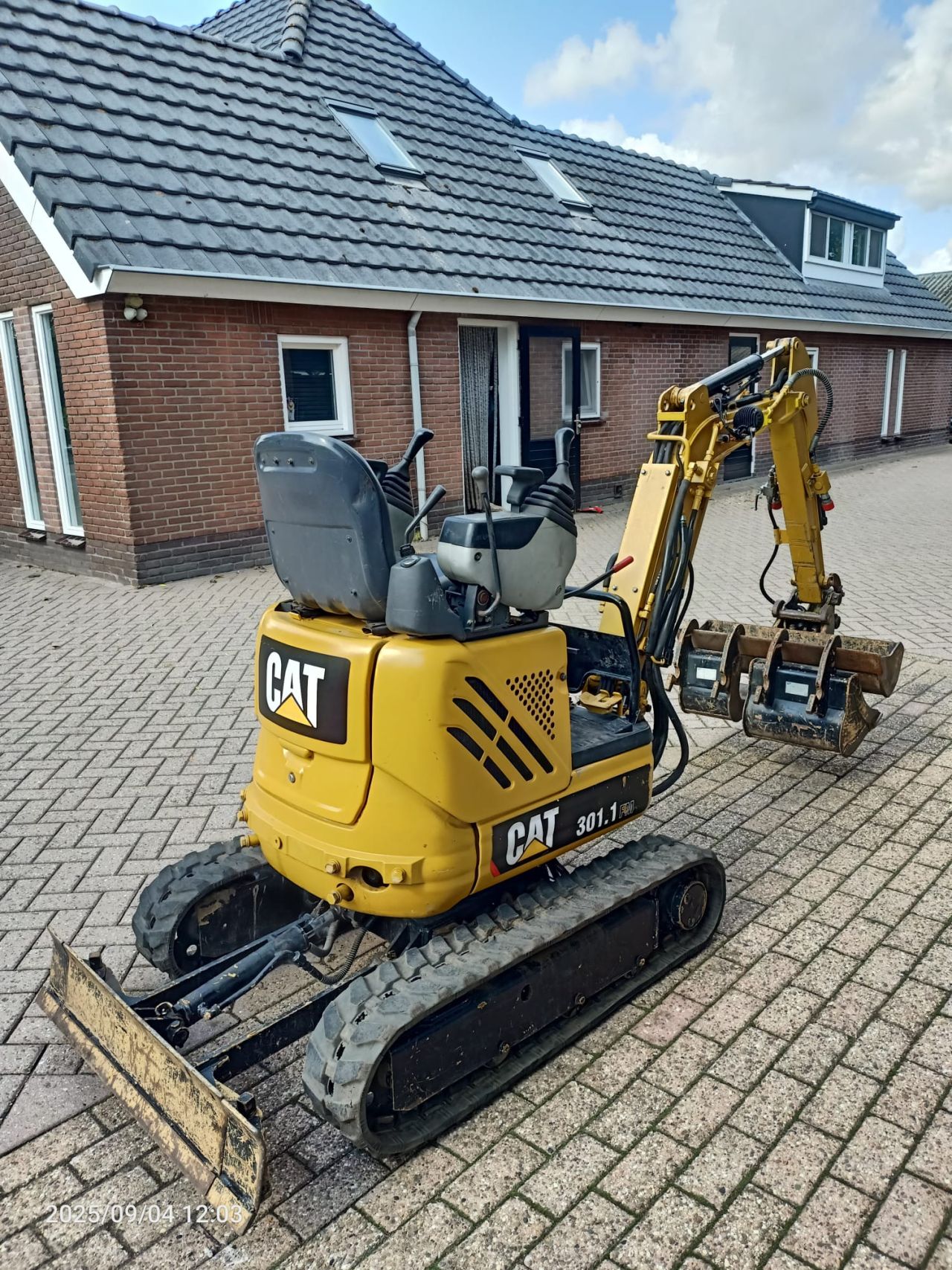 Cat 301.1 FM/ kobelco e9sr minigraver/1 ton