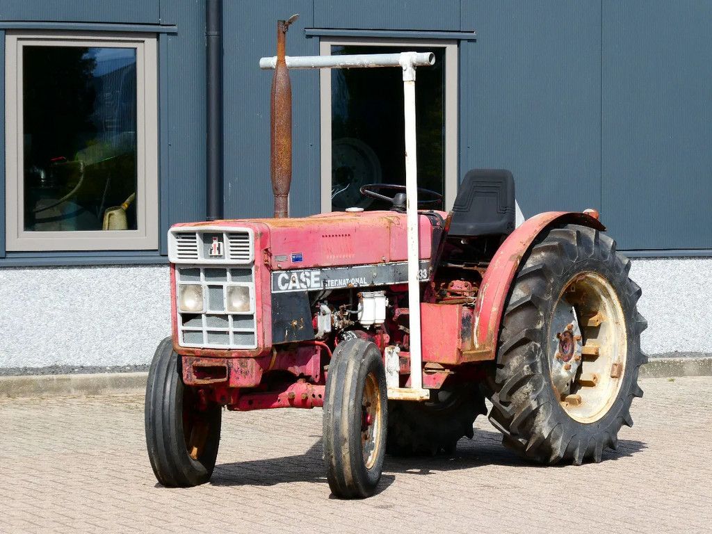 Case IH International 633 2wd / 9775 Draaiuren / Smalspoortrekker