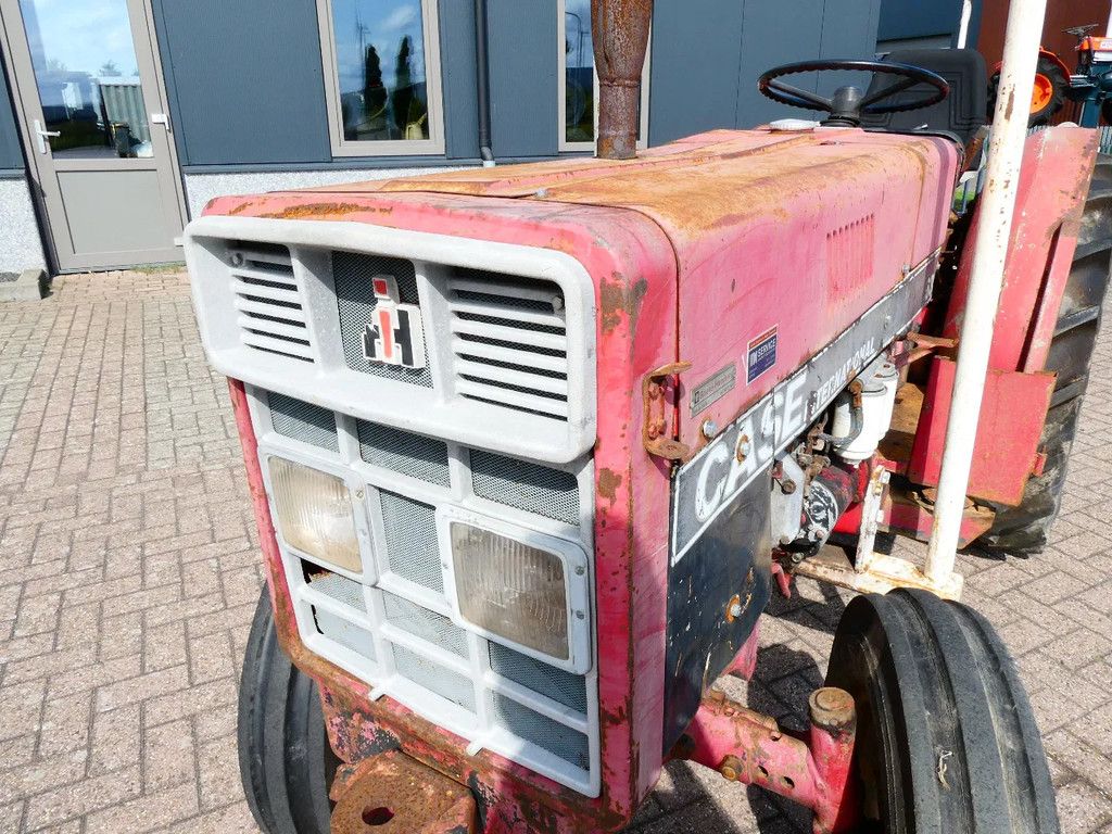 Case IH International 633 2wd / 9775 Draaiuren / Smalspoortrekker