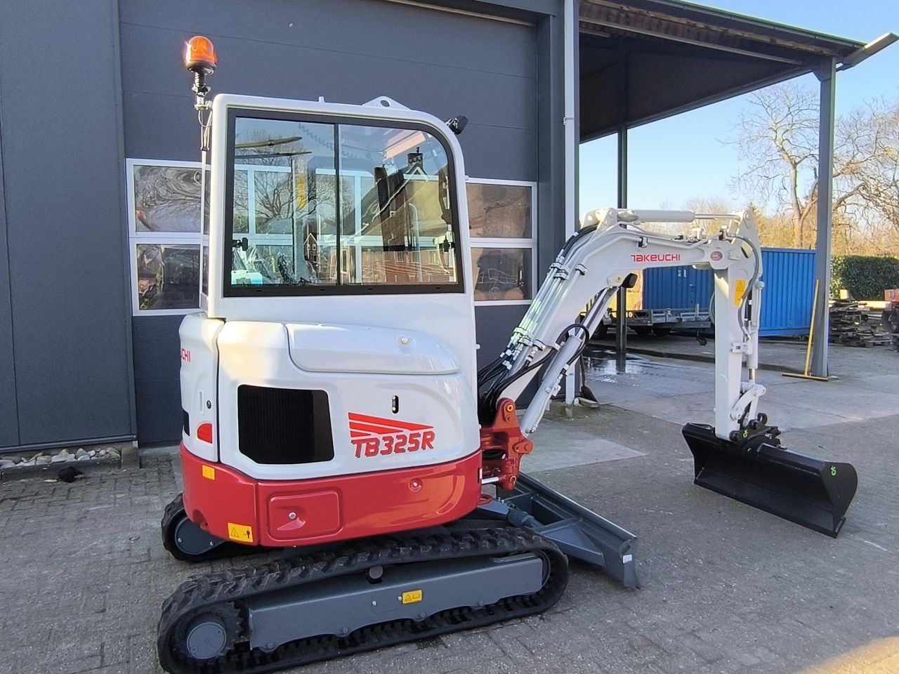 TAKEUCHI TB325R