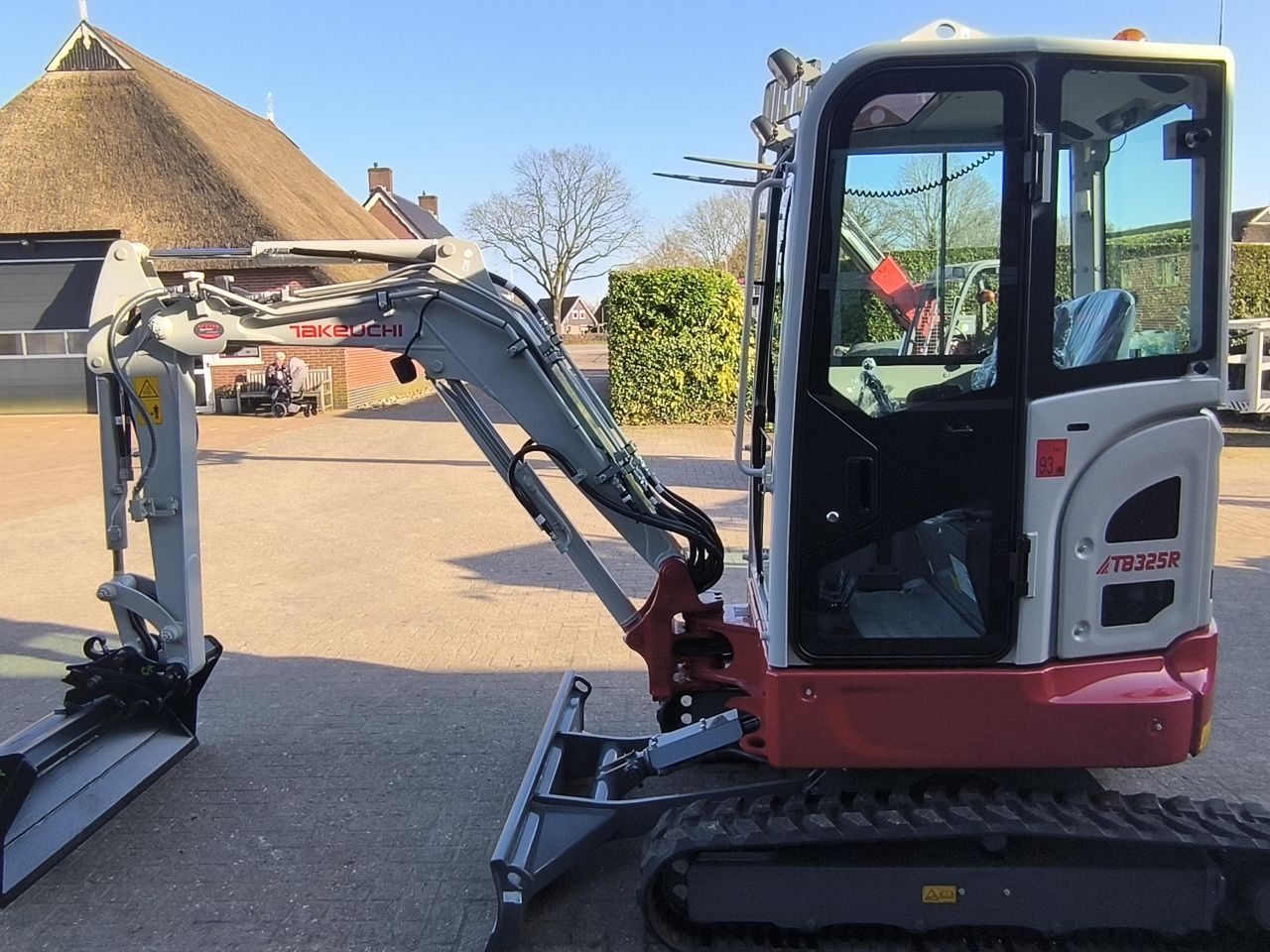 TAKEUCHI TB325R