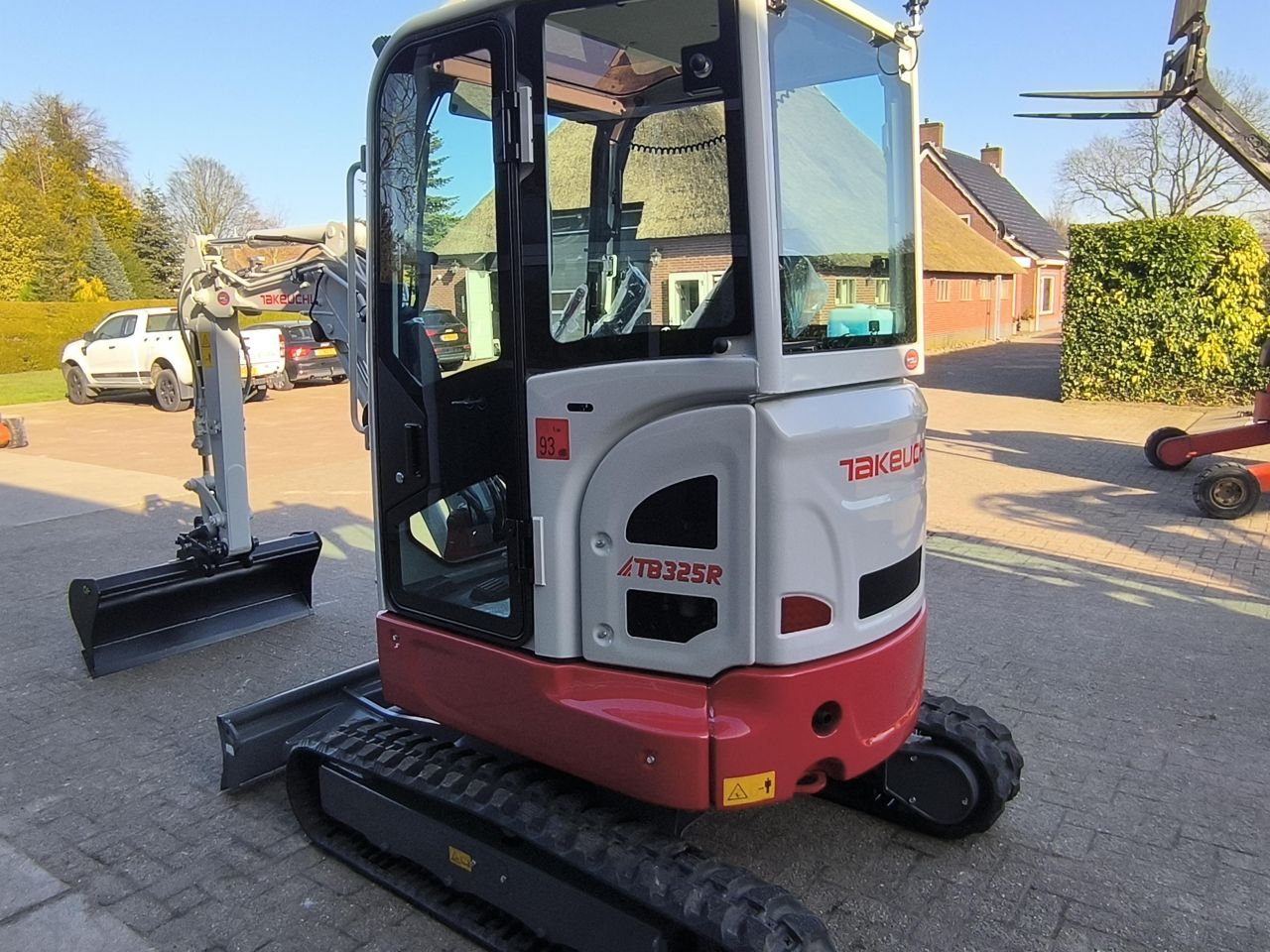 TAKEUCHI TB325R