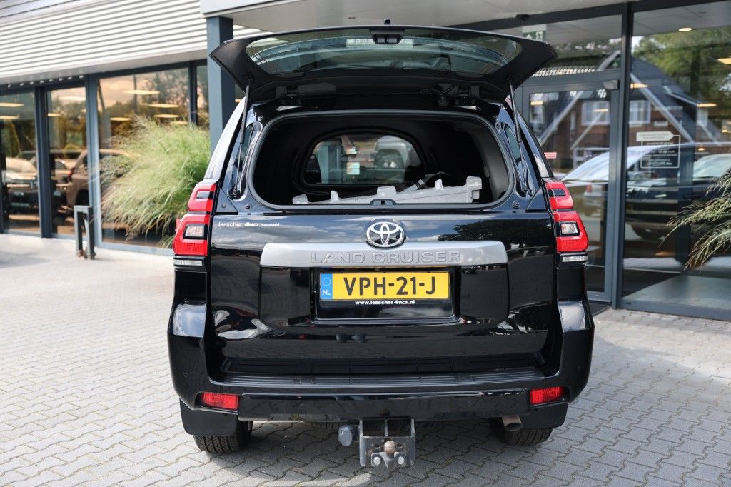 Toyota Landcruiser 150 2.8 D-4D 5DRS CHALLENGER A/T VAN