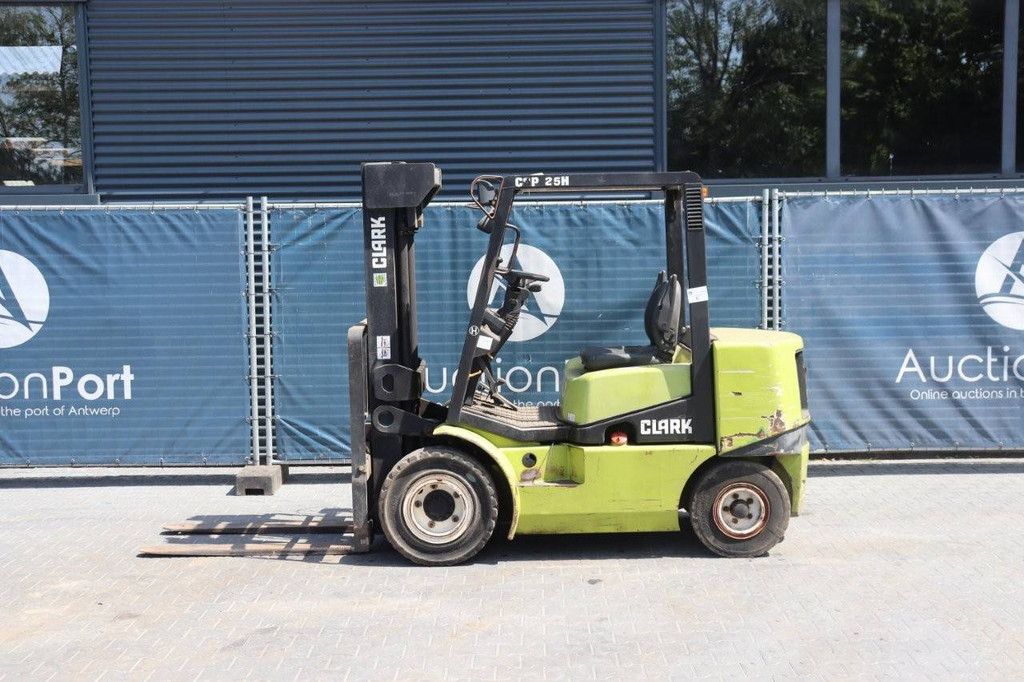 Heftruck Clark CGP25H Diesel 2100kg 4.8m
