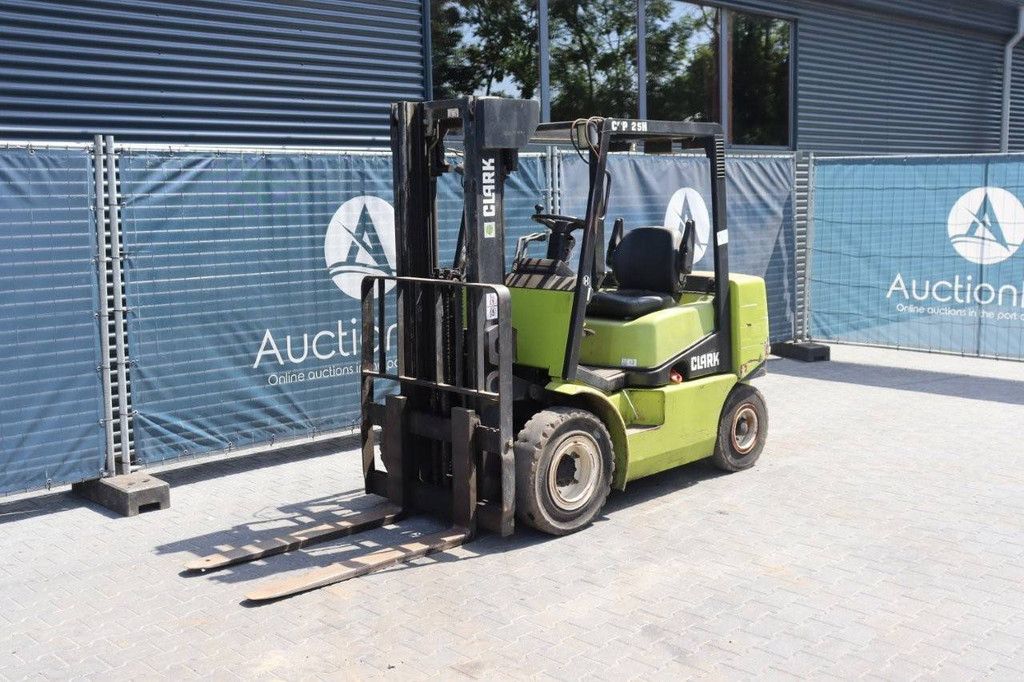 Heftruck Clark CGP25H Diesel 2100kg 4.8m