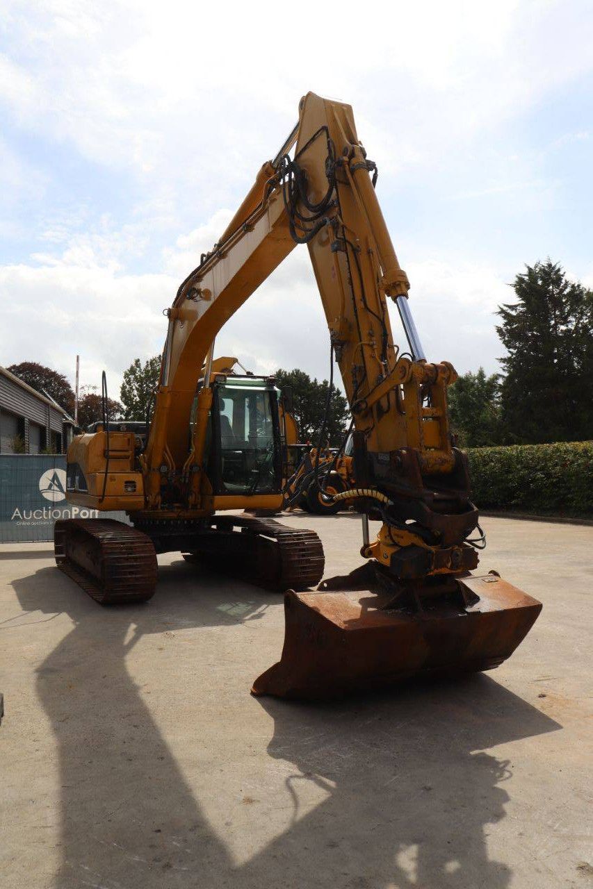Crawler excavator Caterpillar 318C Diesel 93kW 2005