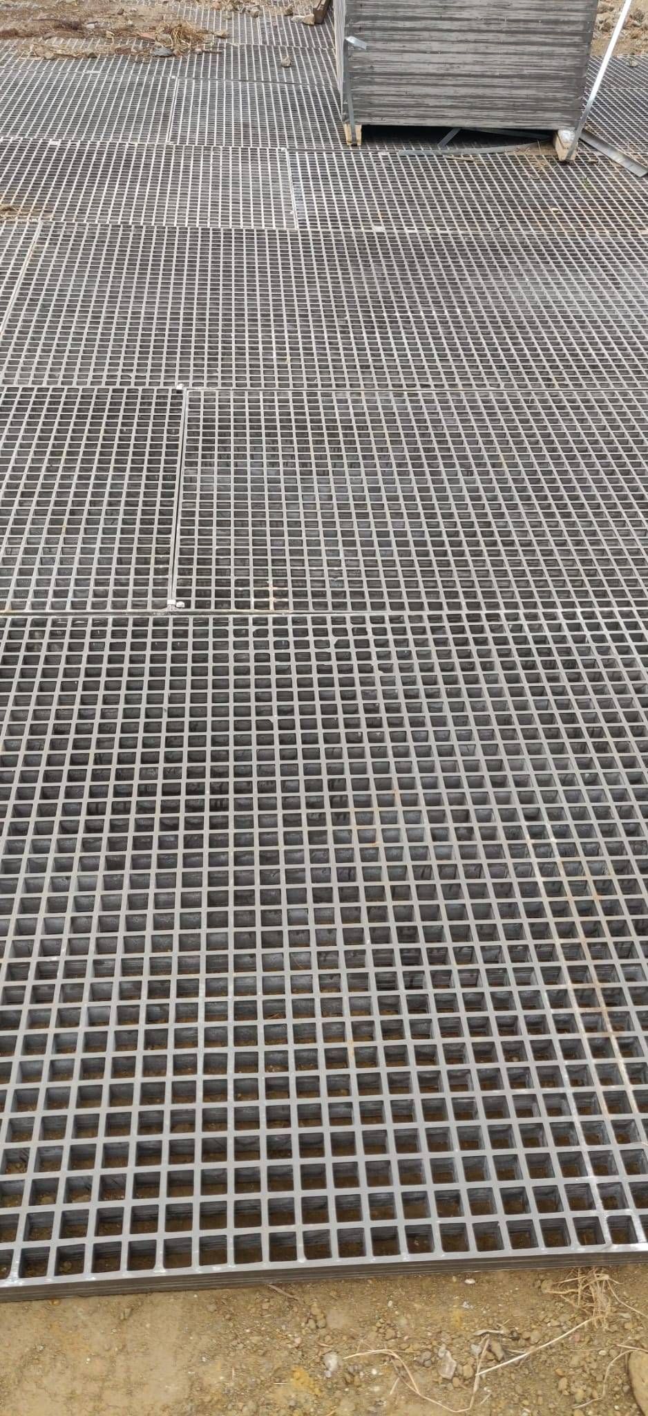 Party Grill Plates Plastic 100x400cm