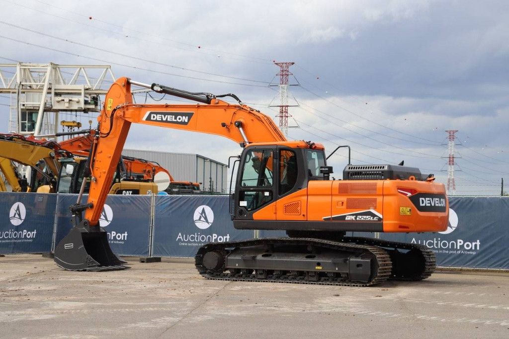Raupenbagger Develon DX225LC-7M Diesel 2025 Neu