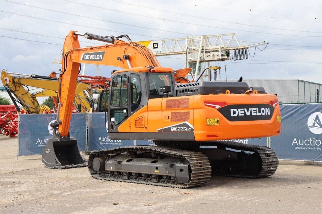Raupenbagger Develon DX225LC-7M Diesel 2025 Neu