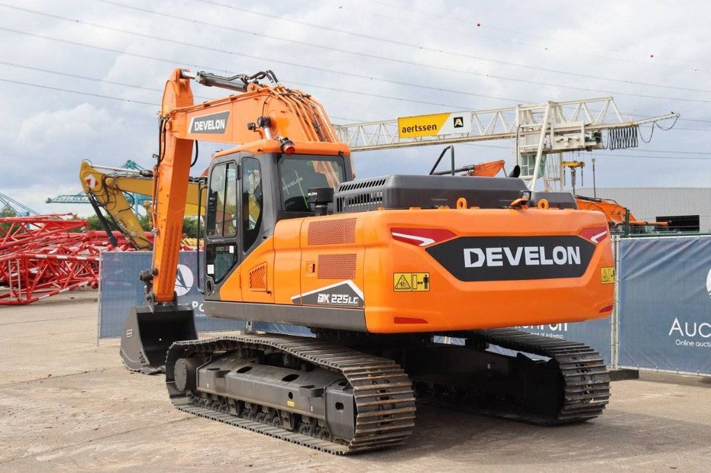 Raupenbagger Develon DX225LC-7M Diesel 2025 Neu