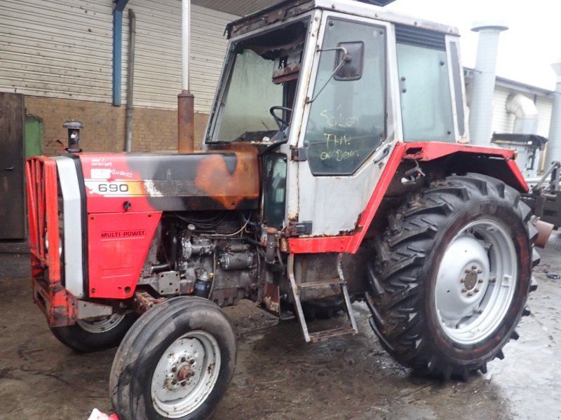 Massey Ferguson 690