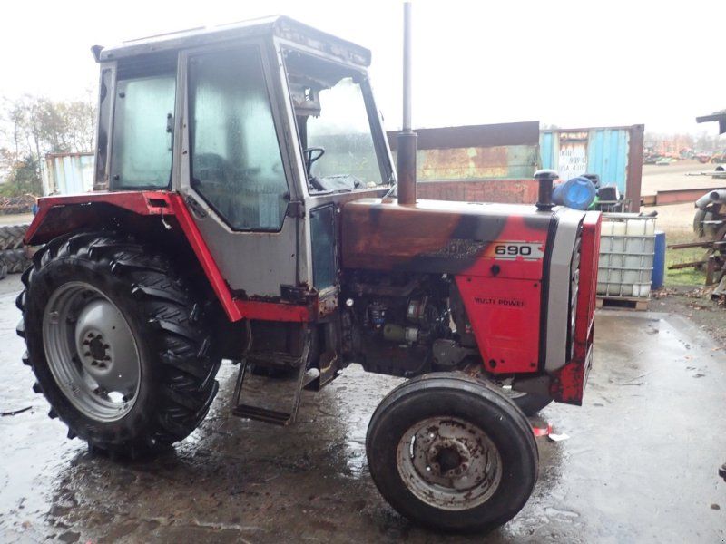 Massey Ferguson 690
