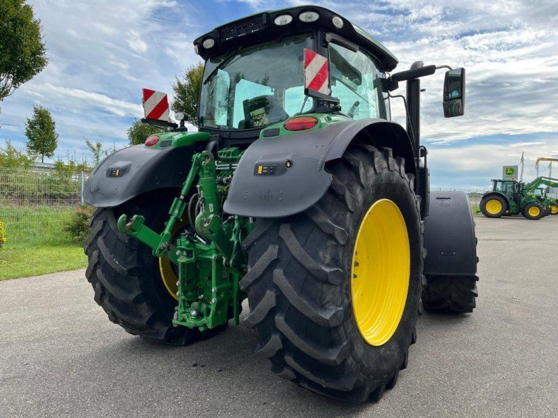 John Deere 6215R