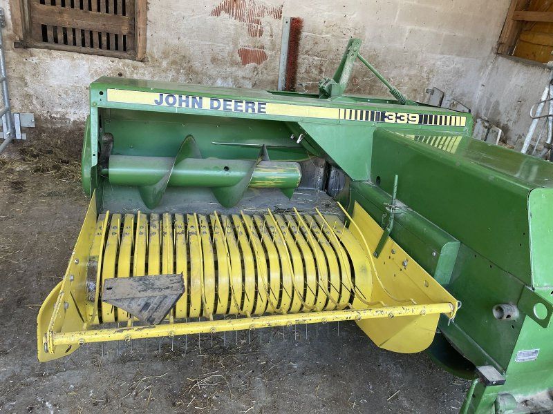 John Deere 339