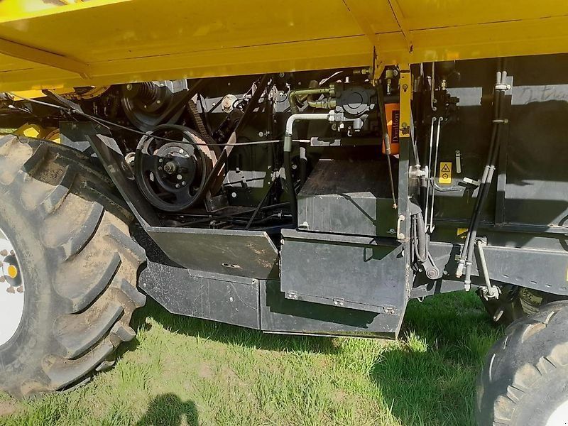 New Holland CSX 7060