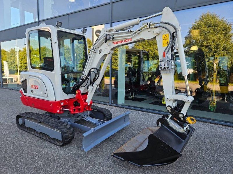 Takeuchi TB 225