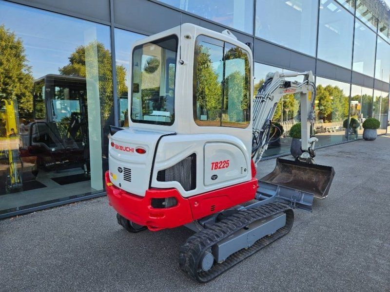 Takeuchi TB 225