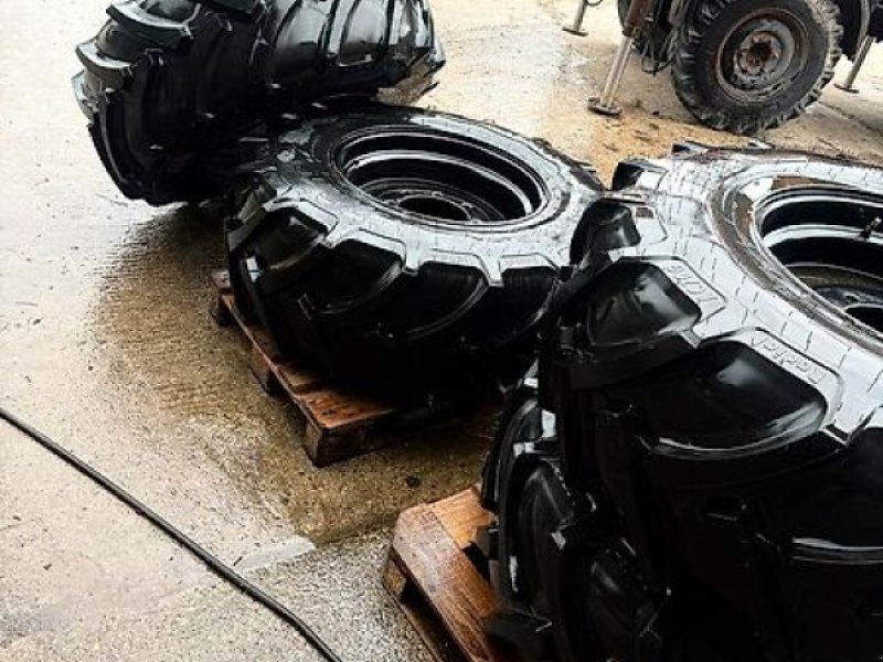 Räder 445/70R24 13x24 Unimog U1600 8-Loch Mitas  inkl.