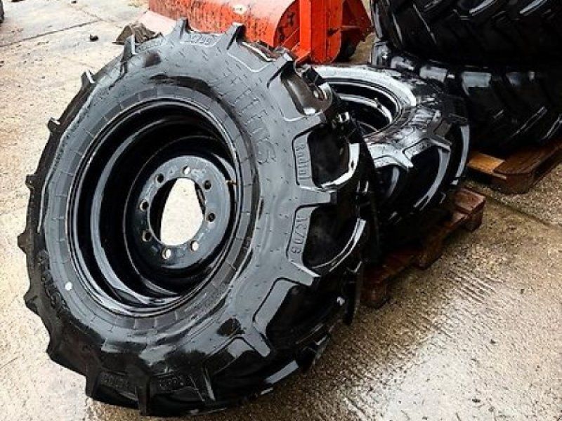 Räder 445/70R24 13x24 Unimog U1600 8-Loch Mitas  inkl.