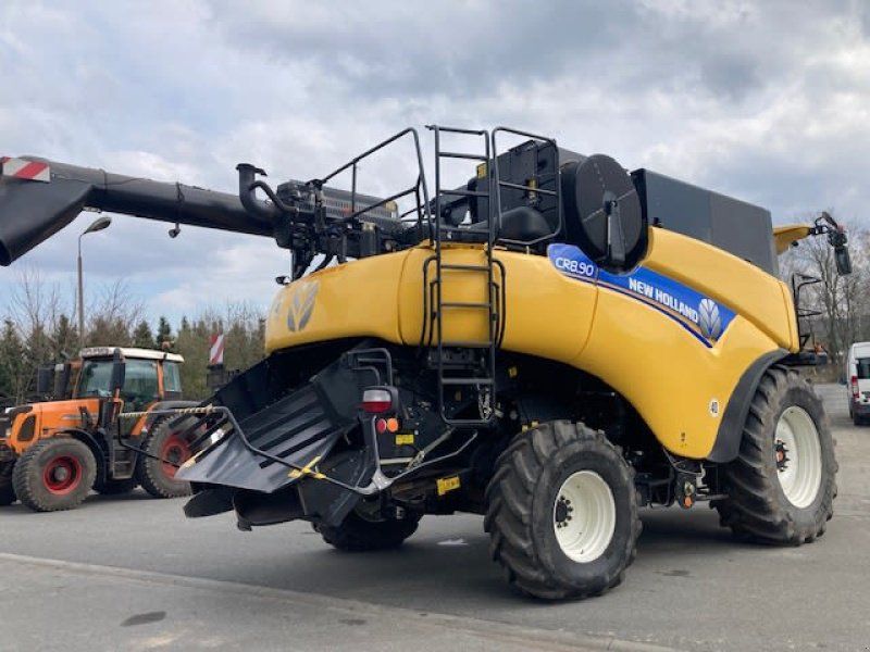 New Holland CR8.90