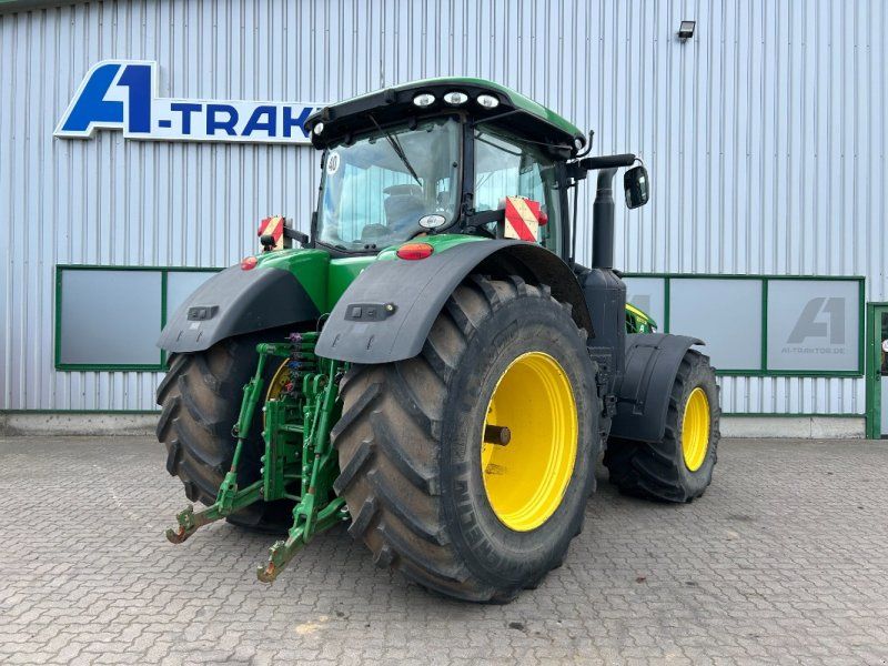 John Deere 8270R