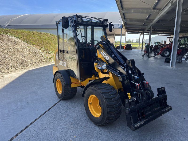 JCB 403 mit Kabine und Euronahme