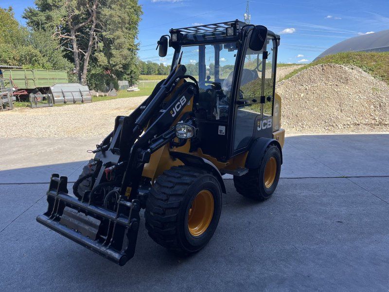 JCB 403 mit Kabine und Euronahme