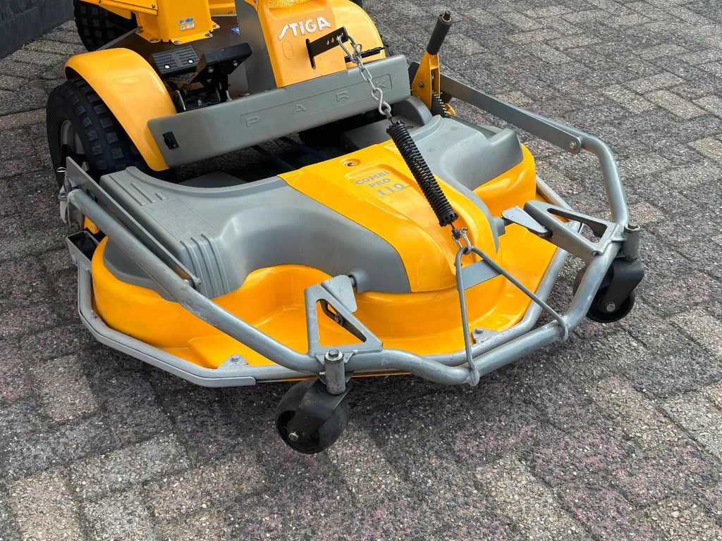 Stiga Park Ranger Svan gebruikte frontmaaier stuurbekr. Pro dek