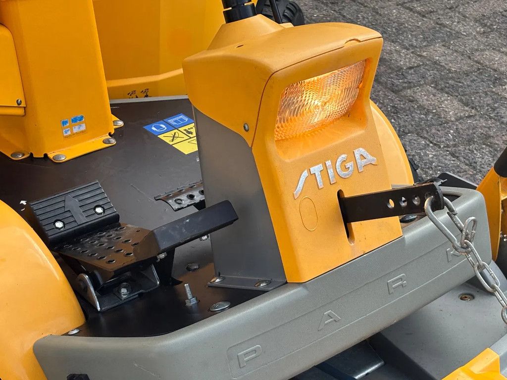 Stiga Park Ranger Svan gebruikte frontmaaier stuurbekr. Pro dek