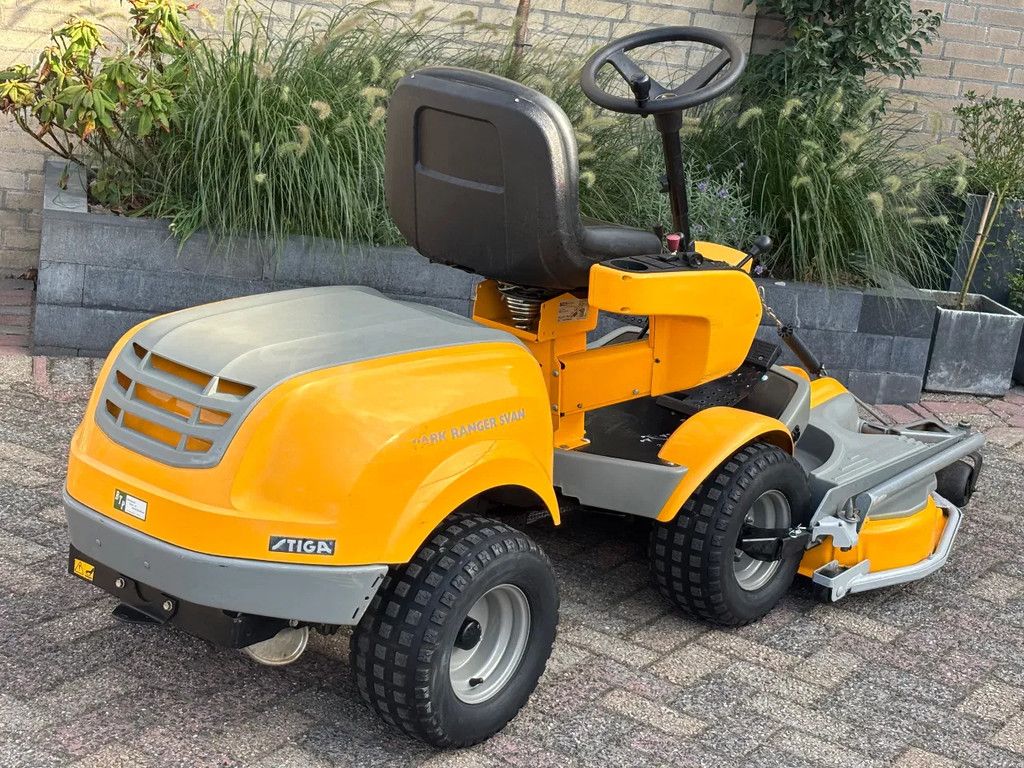 Stiga Park Ranger Svan gebruikte frontmaaier stuurbekr. Pro dek