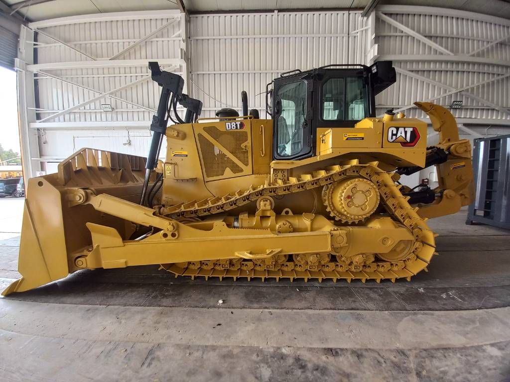 CAT D8T (Abu Dhabi)