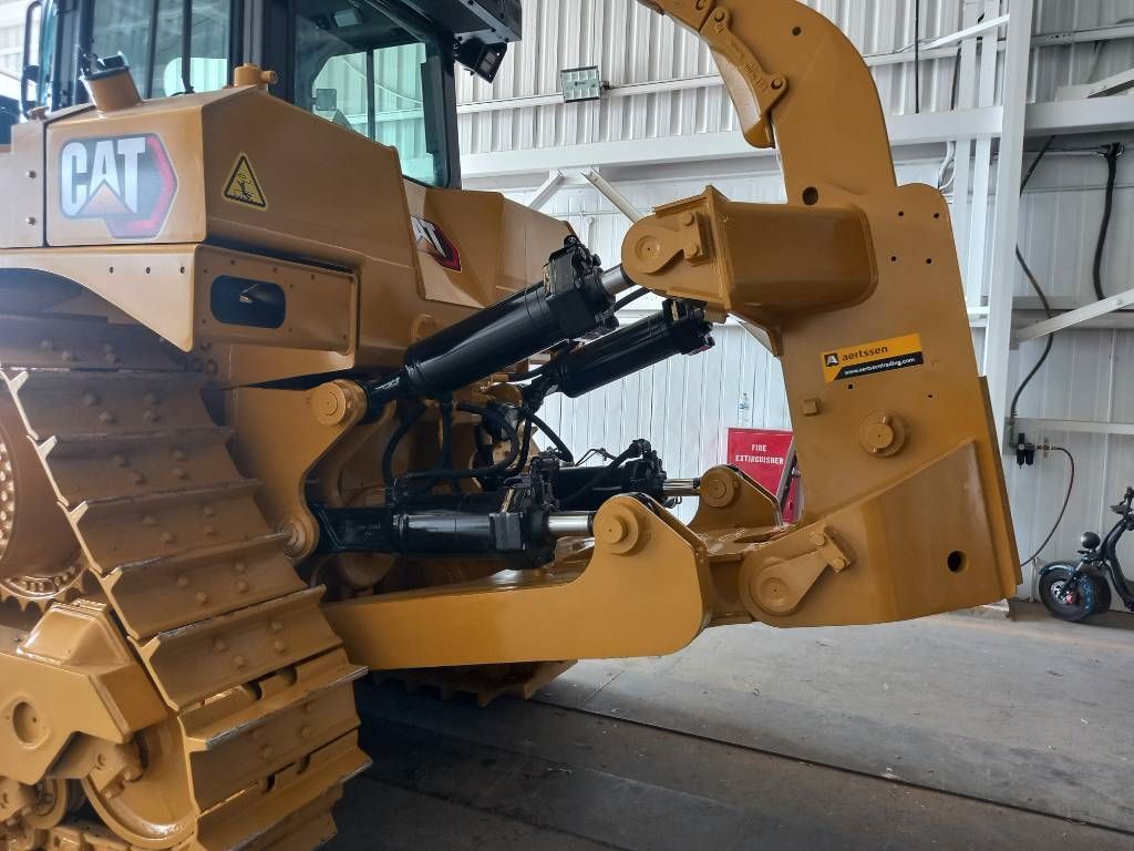 CAT D8T (Abu Dhabi)