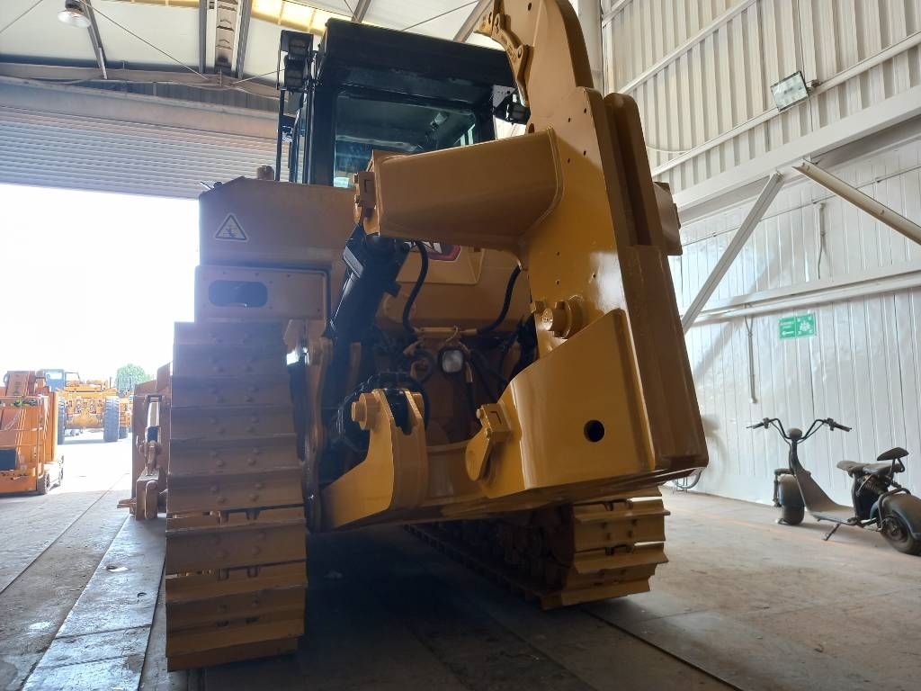 CAT D8T (Abu Dhabi)