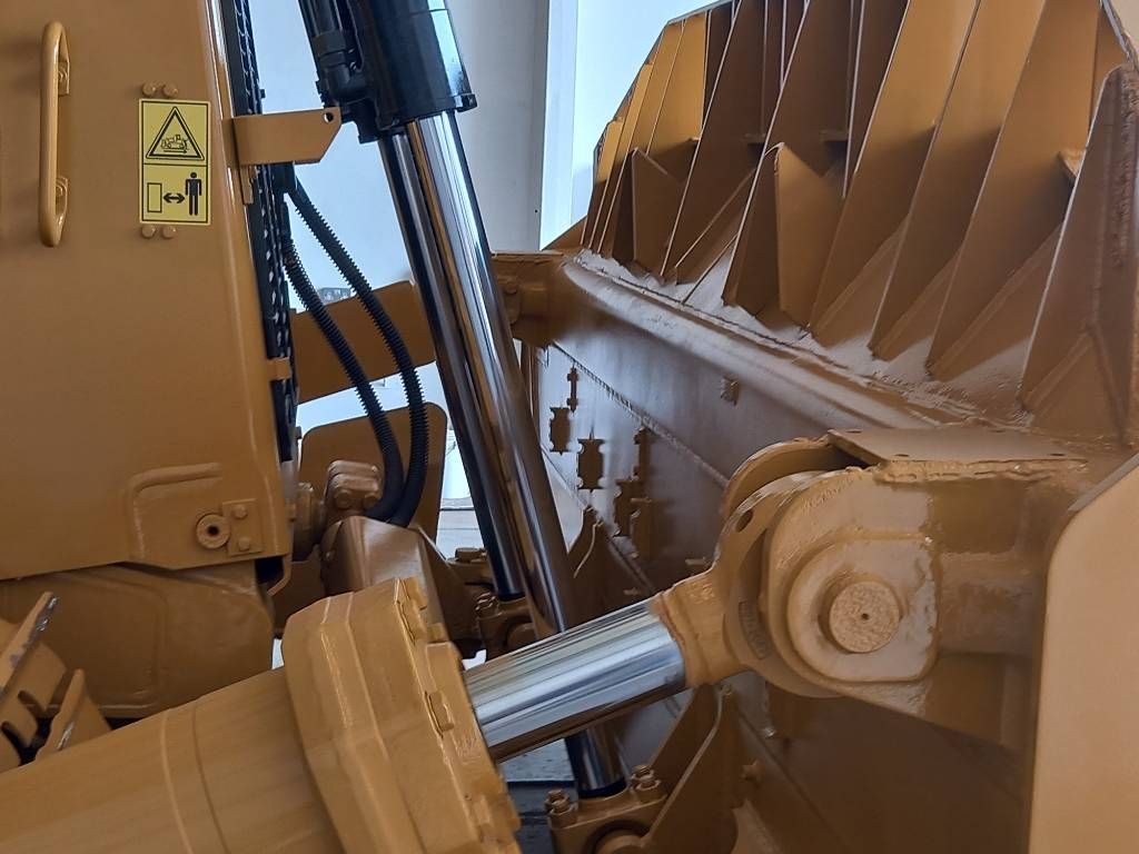 CAT D8T (Abu Dhabi)