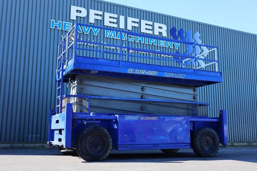 Liftlux SL205-25D Diesel, 4x4 Drive, Hydraulic Deck Extens