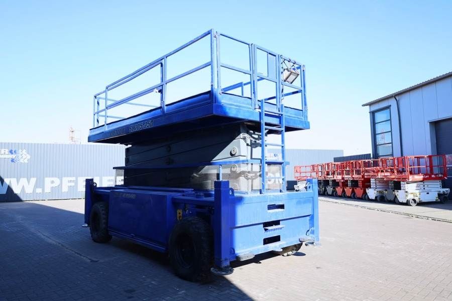 Liftlux SL205-25D Diesel, 4x4 Drive, Hydraulic Deck Extens
