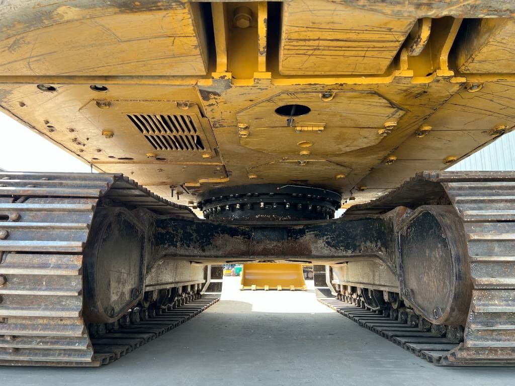 CAT 323D LN VA