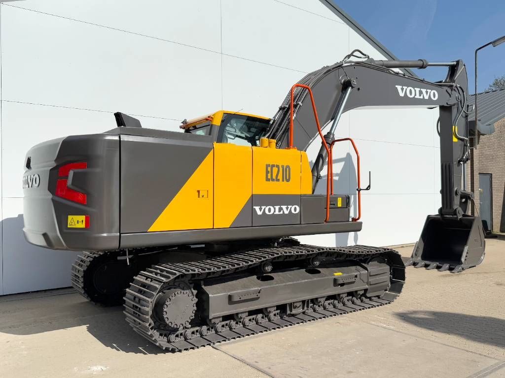 Volvo EC210 - Unused / New 2025 Model / Hammer Lines